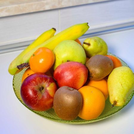 Intero Appartamento Con Giardino E Colazione Dario Parma Luaran gambar