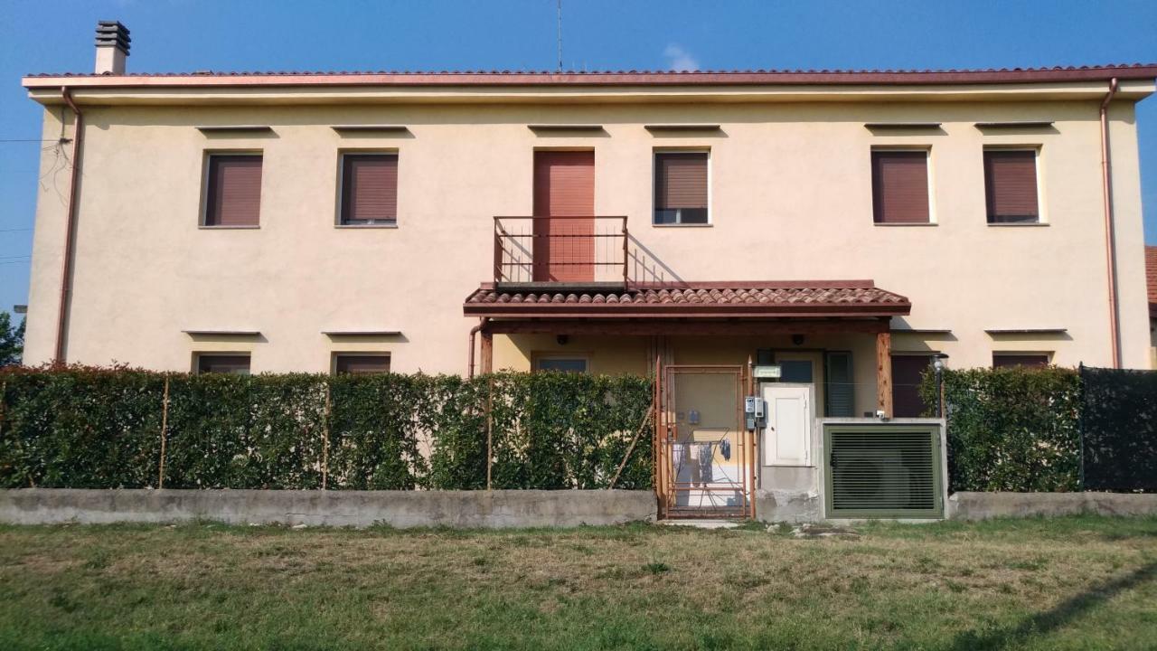 Intero Appartamento Con Giardino E Colazione Dario Parma Luaran gambar